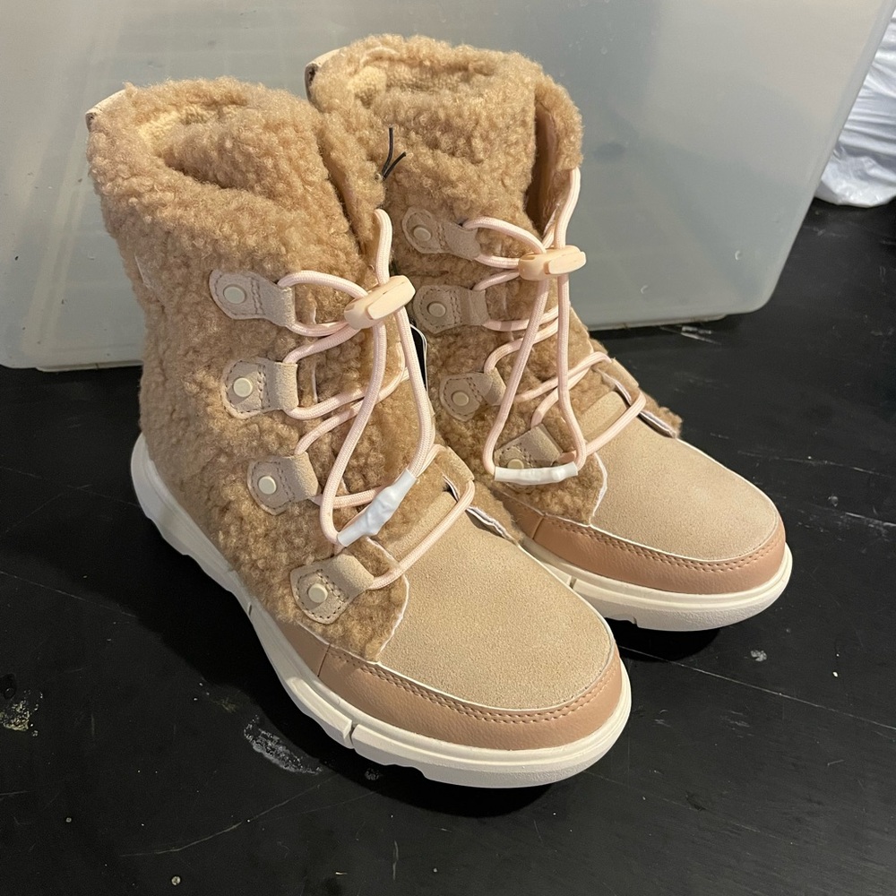 New Girls Sorel Waterproof Explorer Cozy Winter boots size 3￼